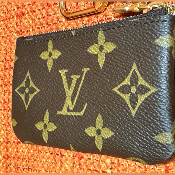 WOW POSHMARK - Authentic Louis Vuitton Monogram Canvas Wallet - Picture 10 of 16